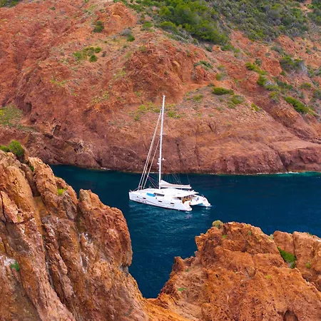 بوتيل Catamaran Mobydick *