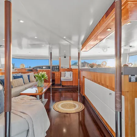 بوتيل Catamaran Mobydick Saint-Raphaël