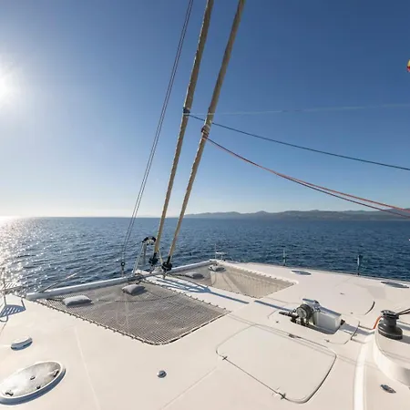 Catamaran Mobydick بوتيل *