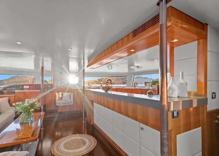 Catamaran Mobydick بوتيل Saint-Raphaël